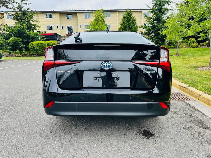 2021 Toyota Prius LE