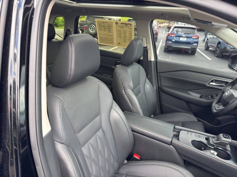 2025 Nissan Rogue Platinum