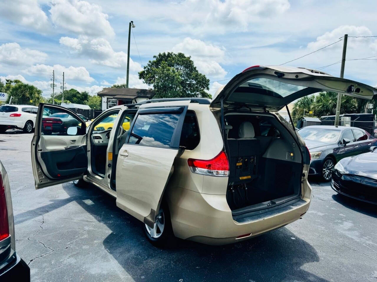 2011 Toyota Sienna for sale at NOVA AUTO SALES in Orlando, FL