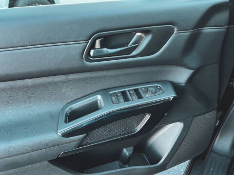 2025 Nissan Pathfinder S