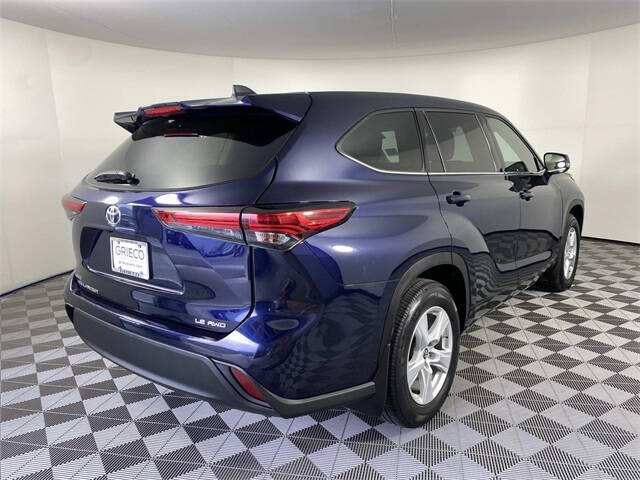 2022 Toyota Highlander LE