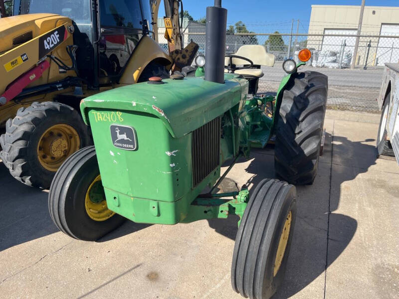 1975 John Deere 830