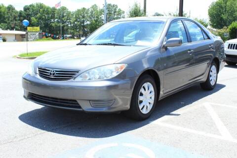 2005 Toyota Camry for sale at Wallace & Kelley Auto Brokers in Douglasville GA