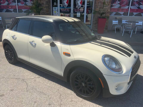 2017 MINI Hardtop 4 Door Cooper