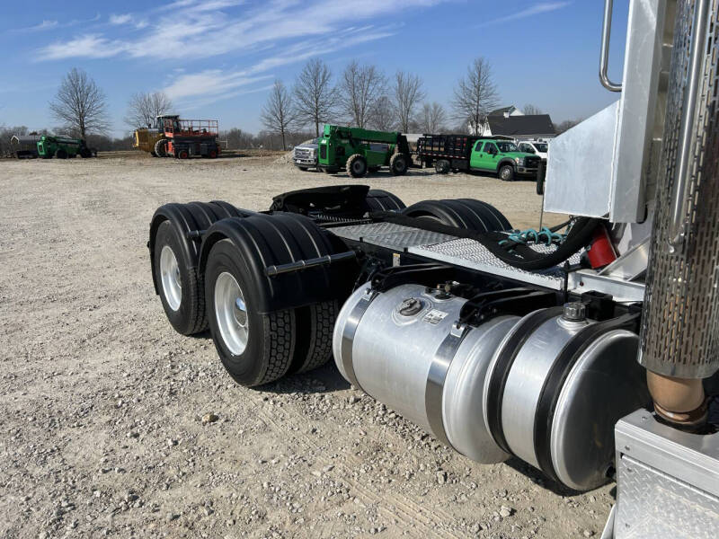 2019 Peterbilt 567 Road Tractor