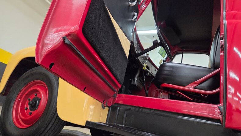 1953 International L-120 Series