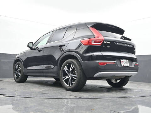 2025 Volvo XC40 B5 Core Bright Theme