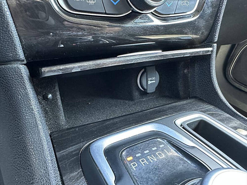 2015 Chrysler 300 Limited