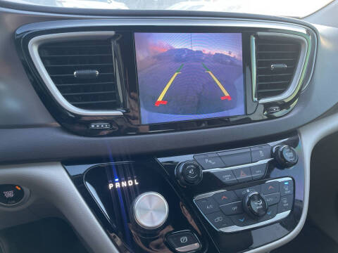 2017 Chrysler Pacifica Touring-L