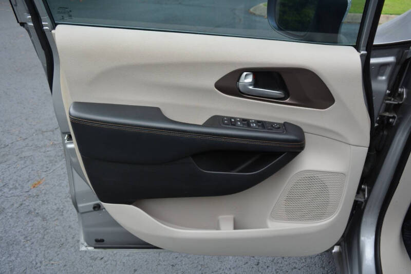 2017 Chrysler Pacifica Touring