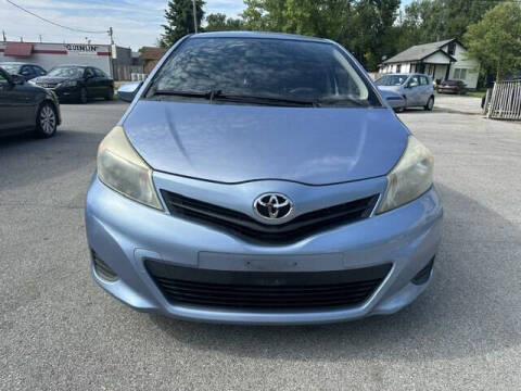 2012 Toyota Yaris 5-Door LE