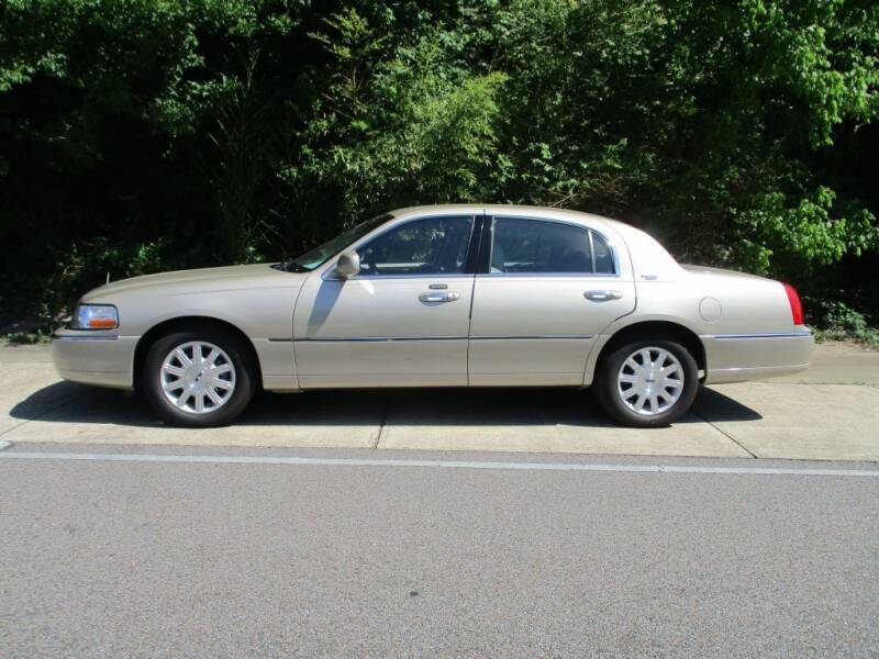 2010 Lincoln Town Car for sale at A & P Automotive in Montgomery AL