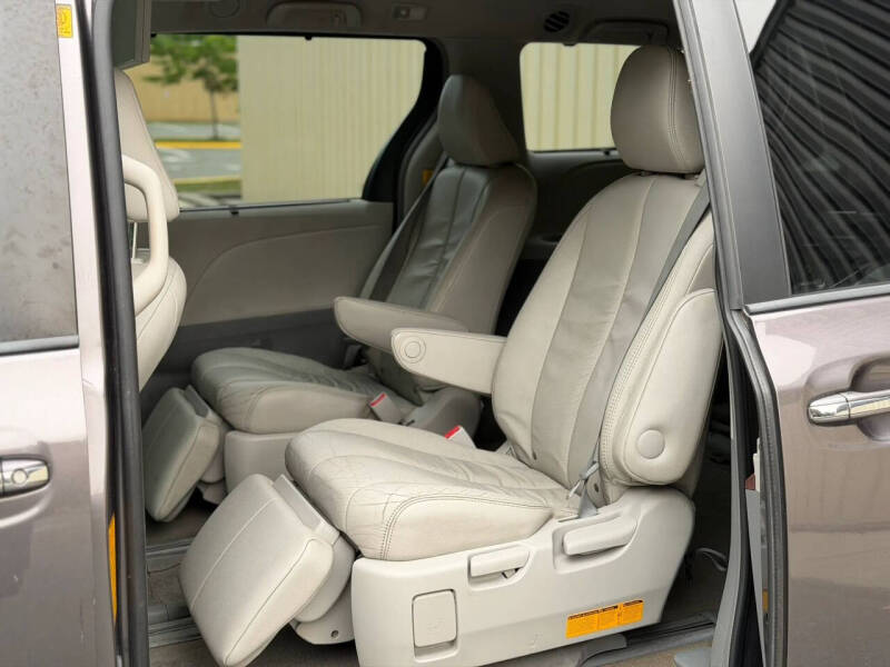 2012 Toyota Sienna