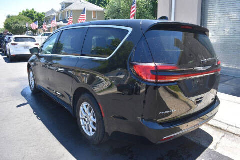 2024 Chrysler Pacifica Touring L