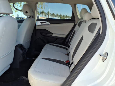 2025 Volkswagen Taos SE