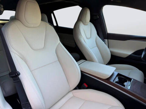 2023 Tesla Model X Standard Range