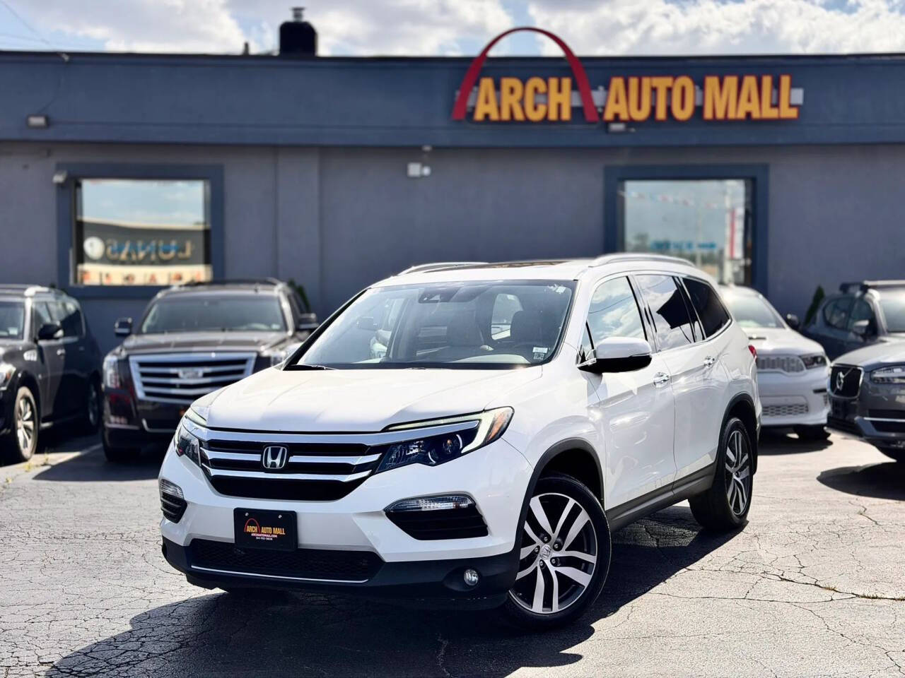 White 2018 Honda Pilot Elite AWD Elite 4dr SUV 2