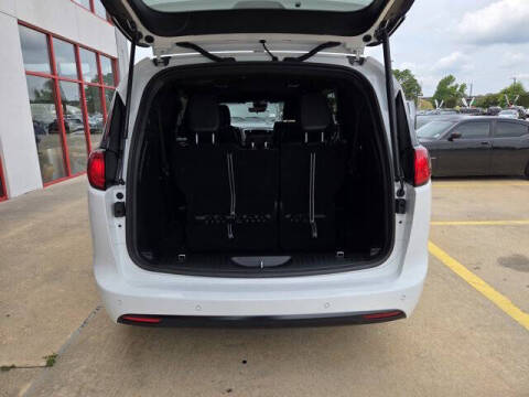 2026 Chrysler Voyager LX