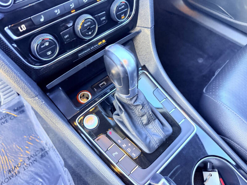 2019 Volkswagen Passat SE R-Line