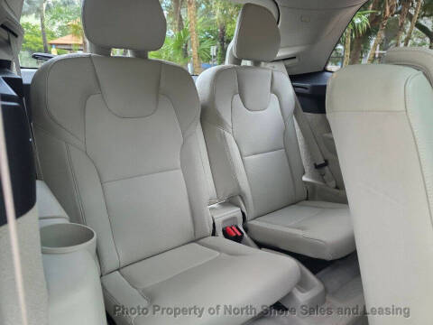 2016 Volvo XC90 T6 Momentum