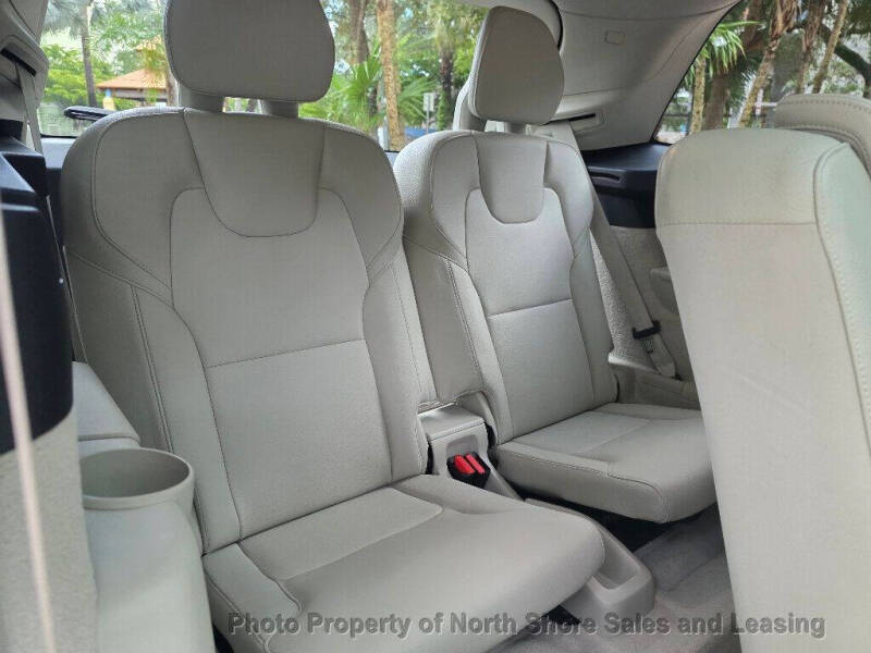 2016 Volvo XC90 T6 Momentum