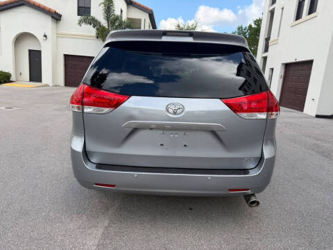 2013 Toyota Sienna XLE 8-Passenger