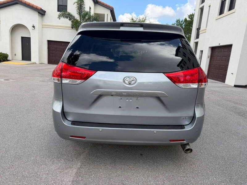 2013 Toyota Sienna XLE 8-Passenger