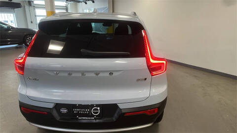 2025 Volvo XC40 B5 Core Bright Theme