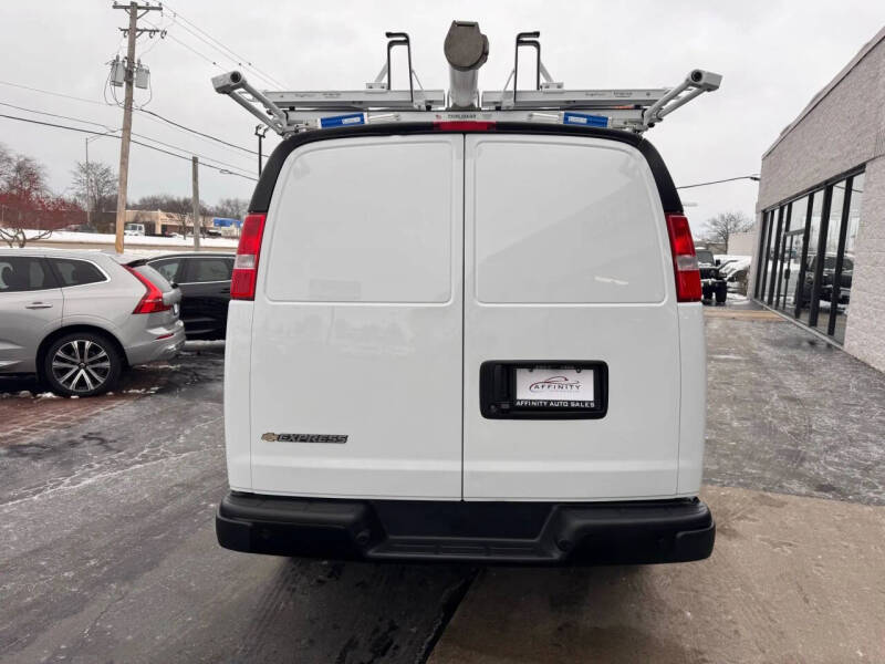 2025 Chevrolet Express 2500