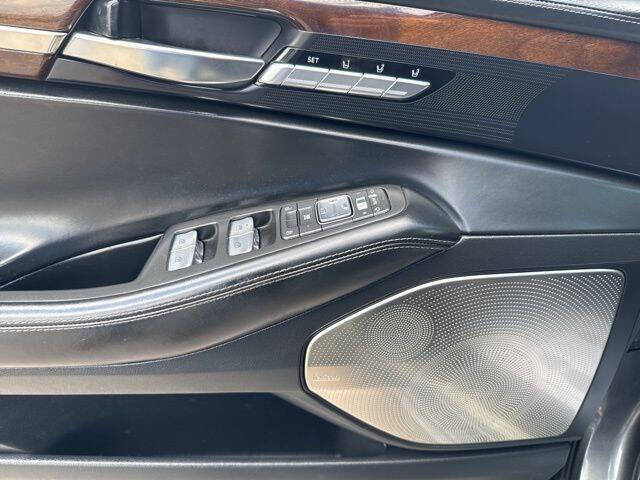 2018 Genesis G90