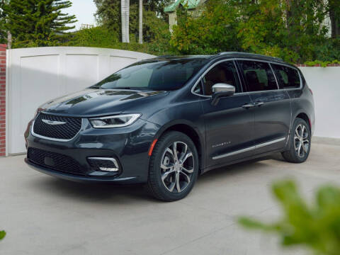 2022 Chrysler Pacifica for sale at Sam Leman Chrysler Jeep Dodge of Peoria in Peoria IL