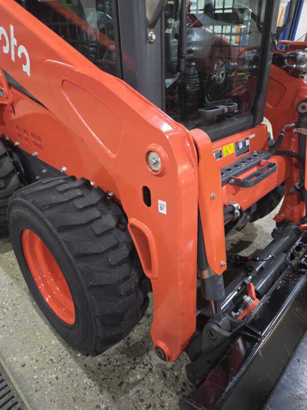 2021 Kubota SSV65