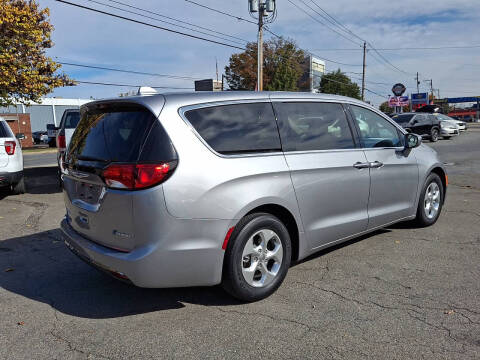 2017 Chrysler Pacifica Hybrid Touring Plus