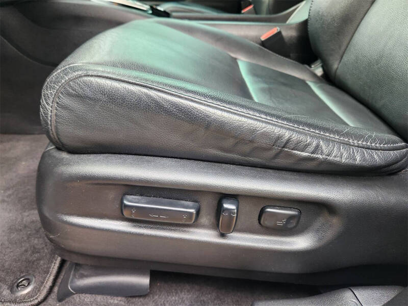 2021 Honda Pilot Touring w/Rear Captain's Chairs