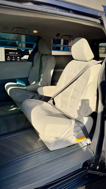 2011 Toyota Sienna Base 7-Passenger