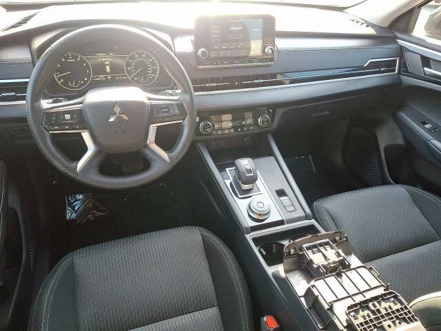 2022 Mitsubishi Outlander ES