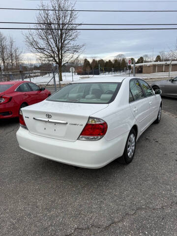 2005 Toyota Camry LE