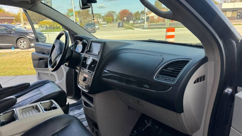 2014 Chrysler Town and Country Touring