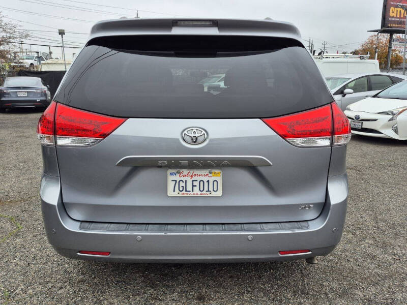 2014 Toyota Sienna XLE 8-Passenger