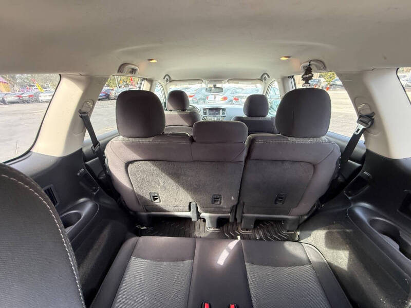 2019 Nissan Pathfinder SV