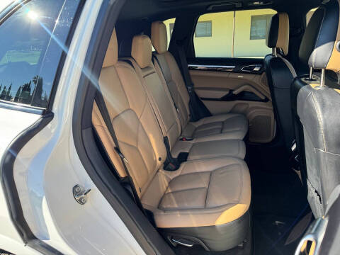 2017 Porsche Cayenne Platinum Edition