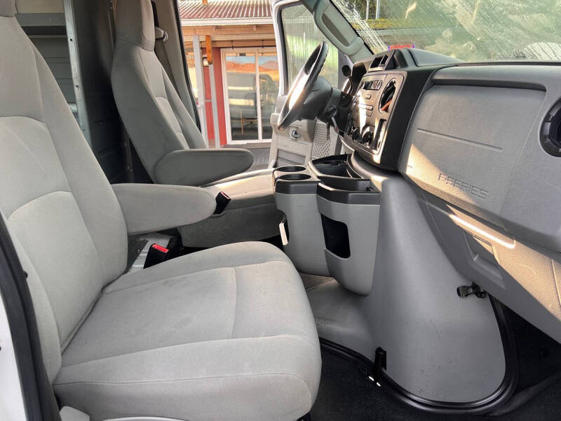 2013 Ford E-Series E-250