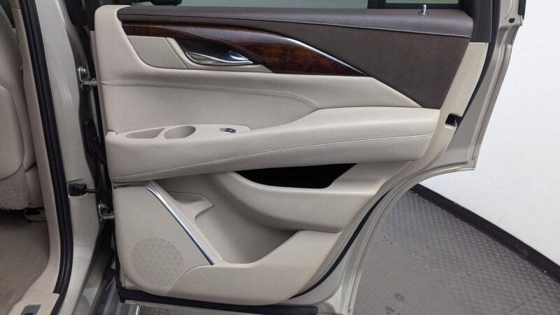 2016 Cadillac Escalade Luxury Collection