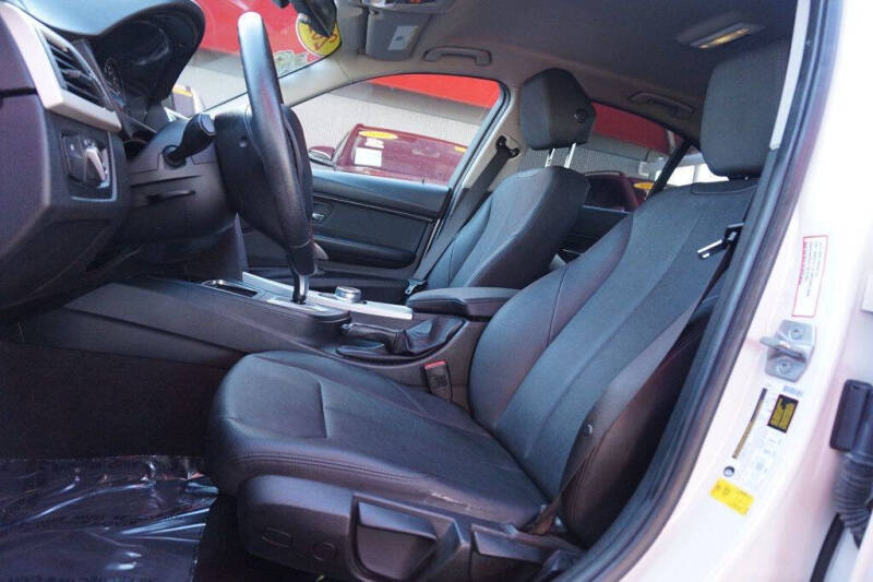 2017 BMW 3 Series 320i
