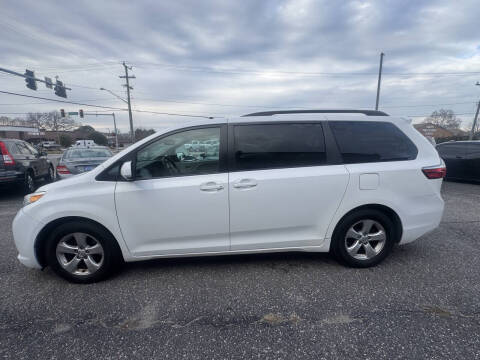 2015 Toyota Sienna LE 8-Passenger