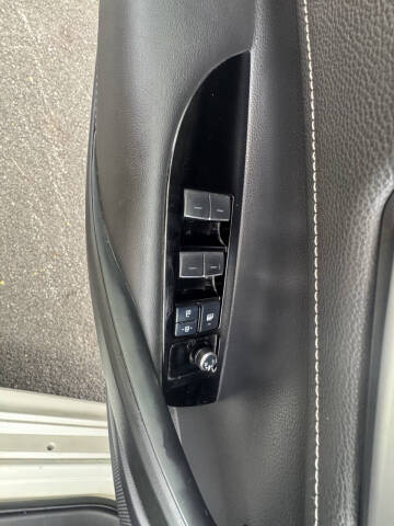 2019 Toyota Corolla Hatchback SE