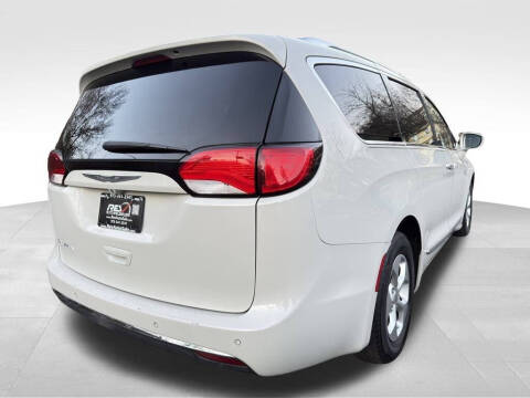 2017 Chrysler Pacifica Touring-L Plus