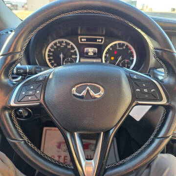 2017 Infiniti QX30 Premium