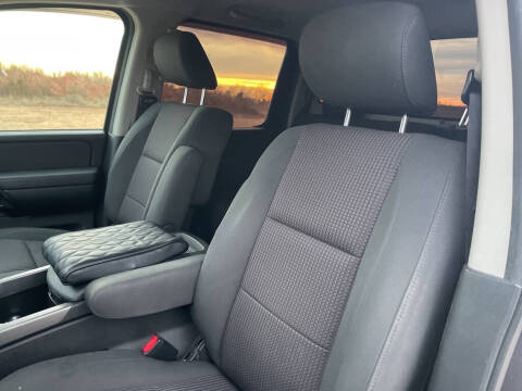 2012 Nissan Titan SV