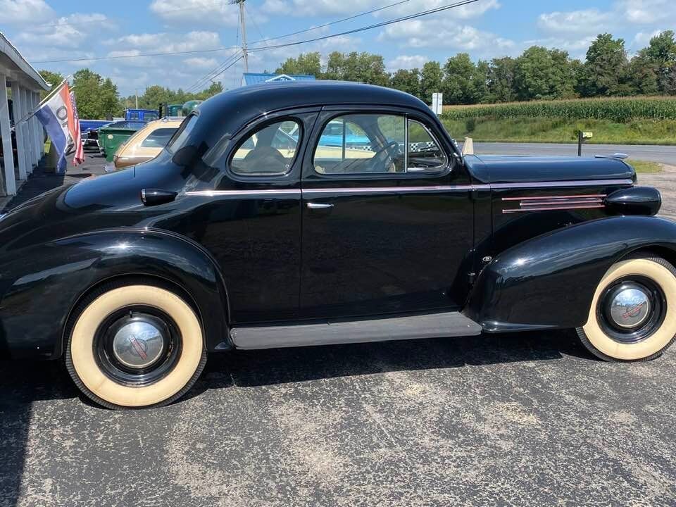 1937 Oldsmobile Coupe 10